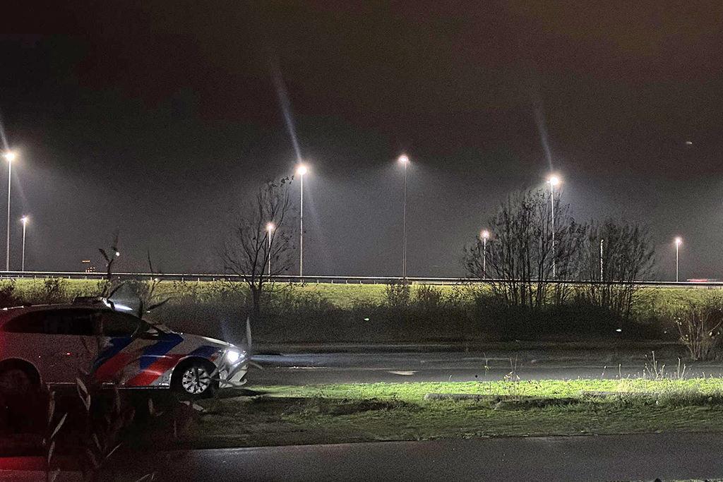 Man met geweld beroofd op parkeerplaats; politie zoekt getuigen