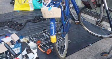 OV-fiets te koop aangeboden tijdens vrijmarkt in Almere, fiets terug naar stalling